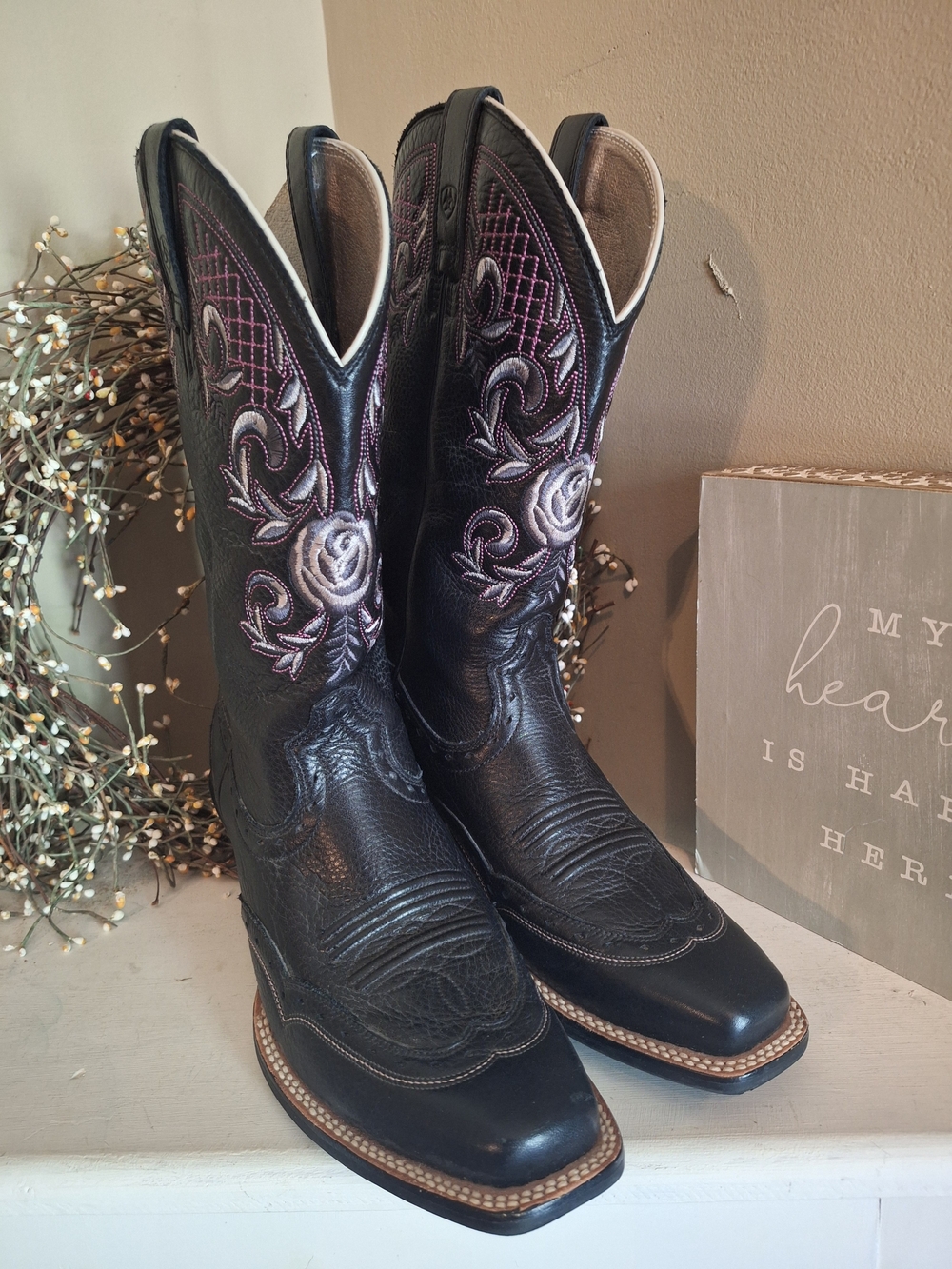 🪻 Ariat Women’s Black Leather Cowboy Boots Purple Embroidered Rose 8.5